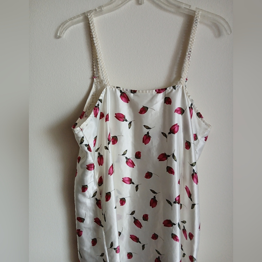Intimate Essentials Size Large satin Red Rose print